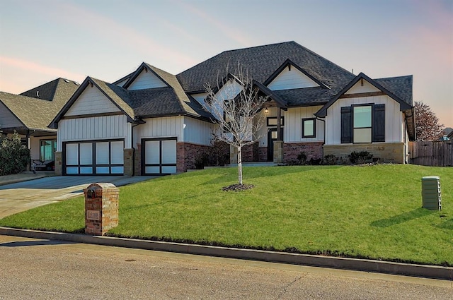 view of front facade featuring a garage and a yard