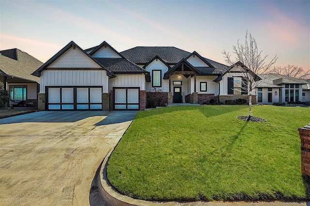 view of front facade featuring a garage and a lawn