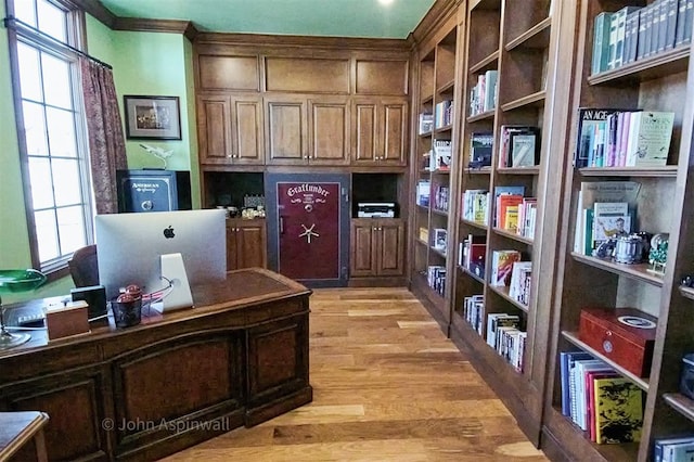 office with crown molding and light hardwood / wood-style flooring