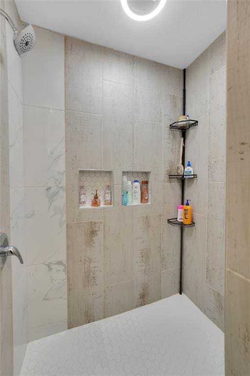 bathroom featuring a tile shower