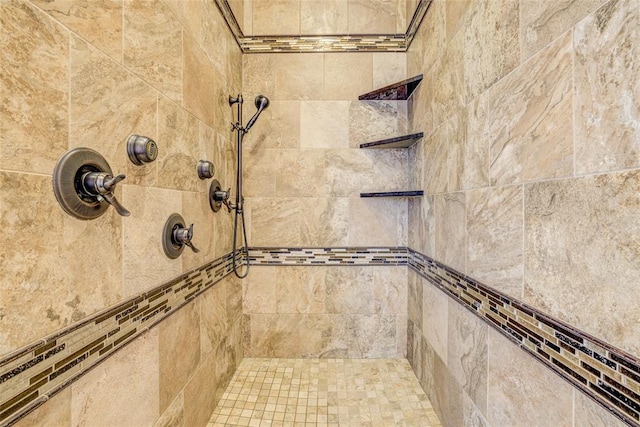 bathroom featuring a tile shower