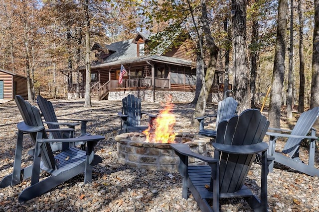 view of yard featuring a fire pit