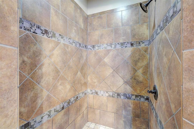 room details featuring a tile shower