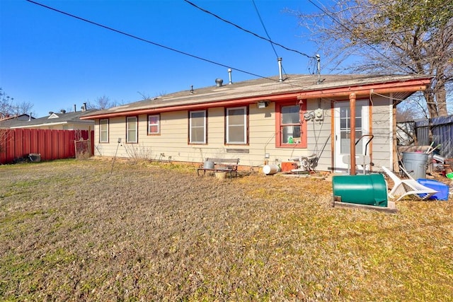 back of house featuring a lawn