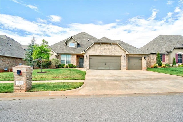 view of front facade featuring a front lawn and a garage