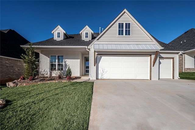 view of front of home featuring a front lawn and a garage