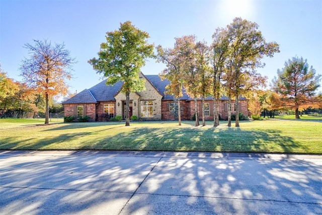 view of front facade with a front lawn