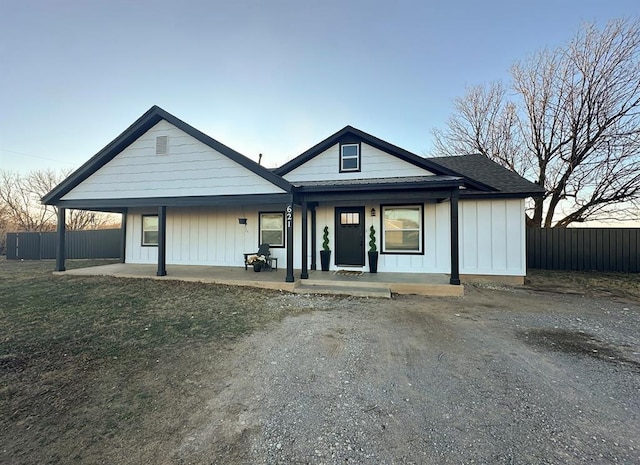 view of front of house featuring a porch