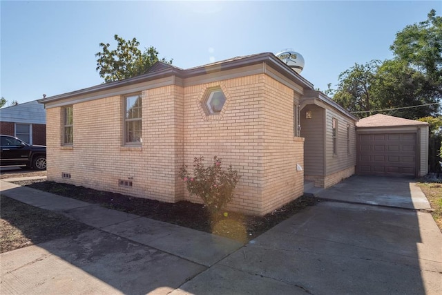 view of side of property with an outdoor structure and a garage