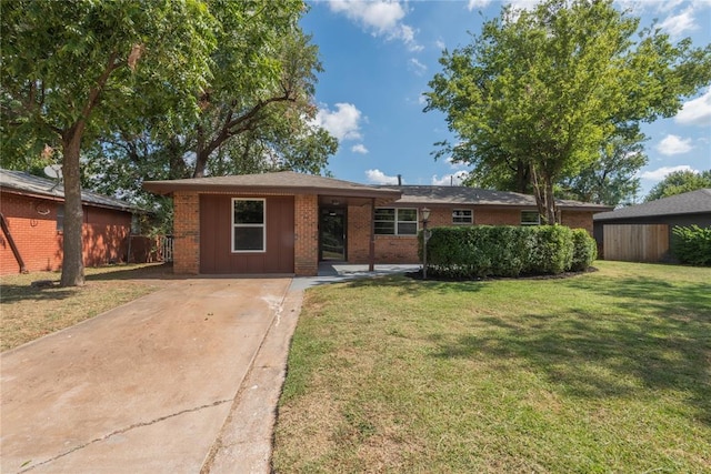 single story home with a front yard