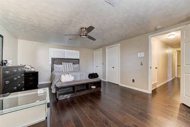 bedroom featuring a textured ceiling, ceiling fan, and dark hardwood / wood-style floors