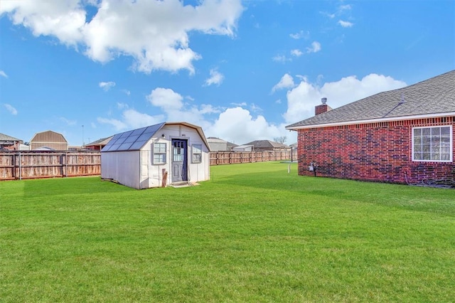 view of yard featuring a storage unit