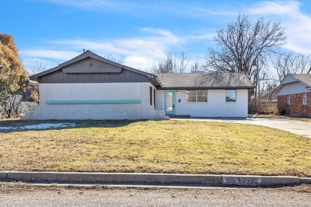 ranch-style home with a front yard