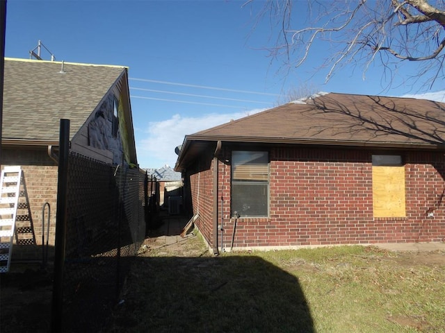 view of side of property featuring a yard