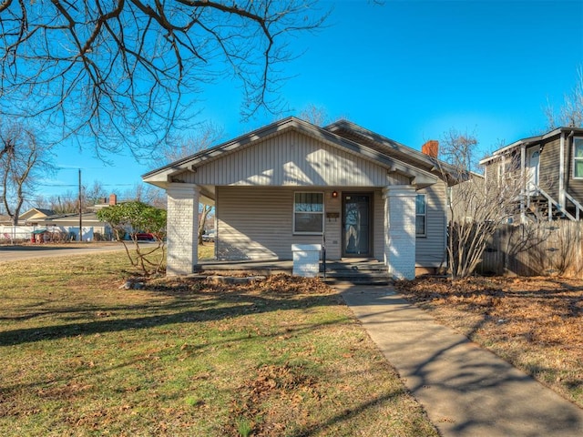 bungalow-style house featuring a front lawn