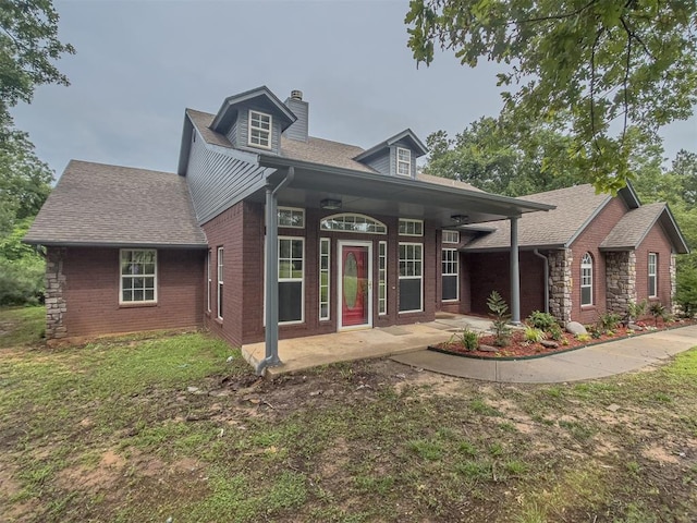 view of front of house featuring a front lawn and a porch