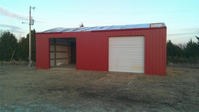 garage featuring a lawn