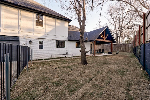 view of yard featuring a patio