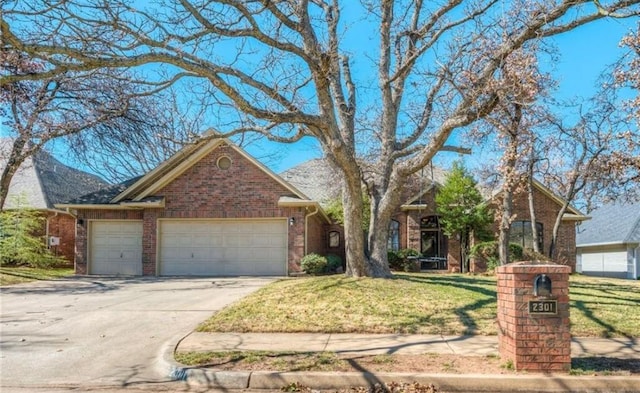 view of front of property featuring a garage and a front yard