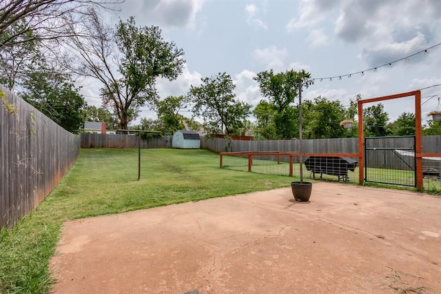 1815 N Bell Ave, Shawnee, OK 74804 - view of yard featuring a gate