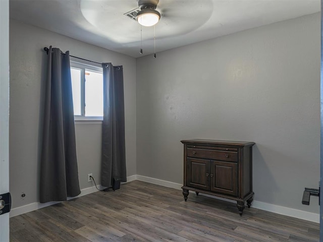 spare room with ceiling fan and dark hardwood / wood-style floors