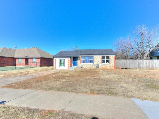 ranch-style home featuring a front yard