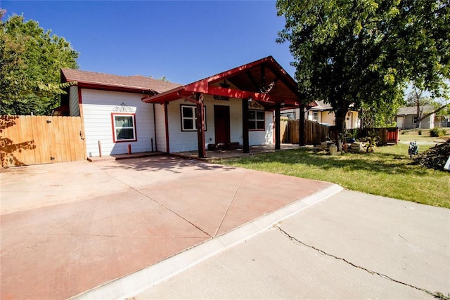 view of front of house with a front yard