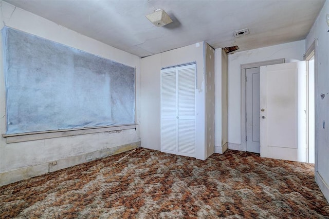 unfurnished bedroom featuring carpet floors