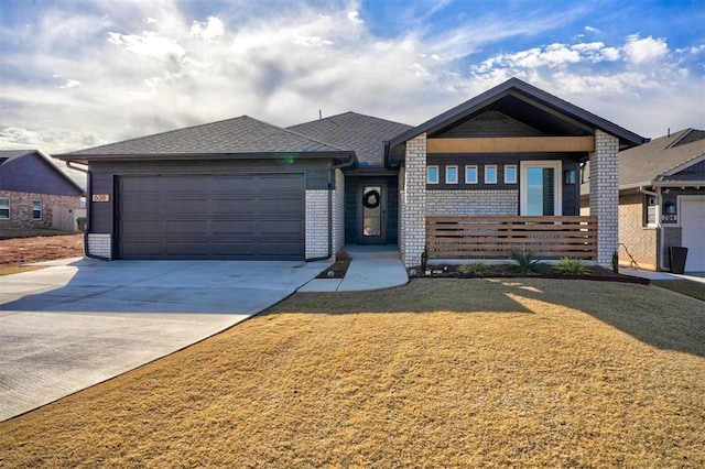 view of front of home featuring a garage and a front yard