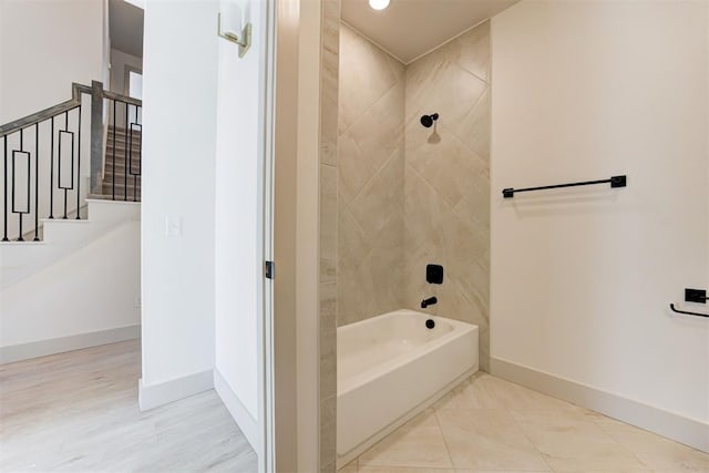 bathroom with tiled shower / bath