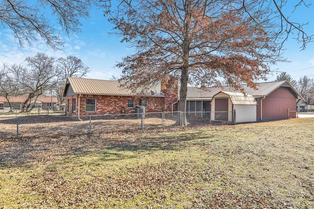 view of front of home featuring a sunroom and a front lawn