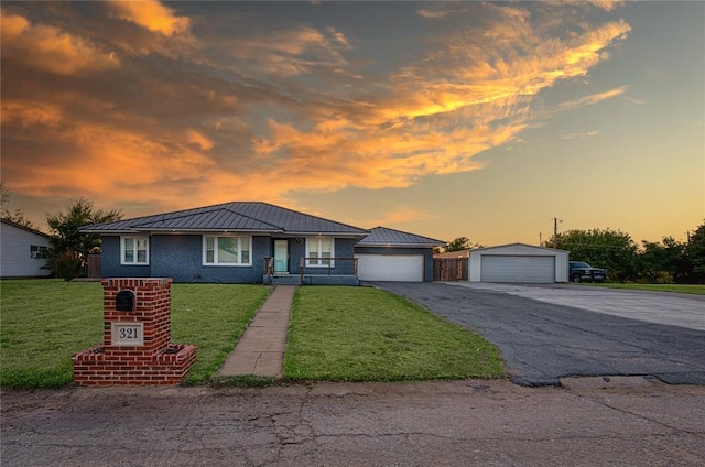 view of front of property featuring a yard and a garage