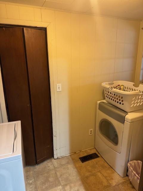 laundry area featuring laundry area and visible vents