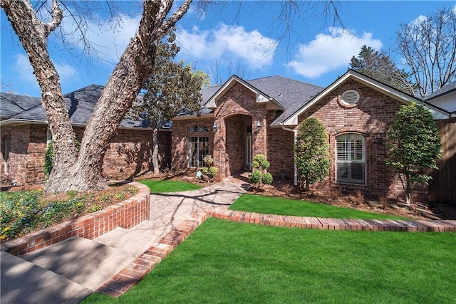 view of front of house with a front lawn