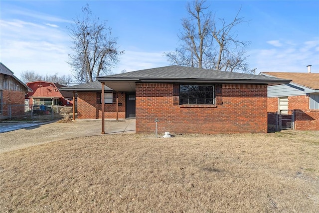 view of front of house featuring a front yard