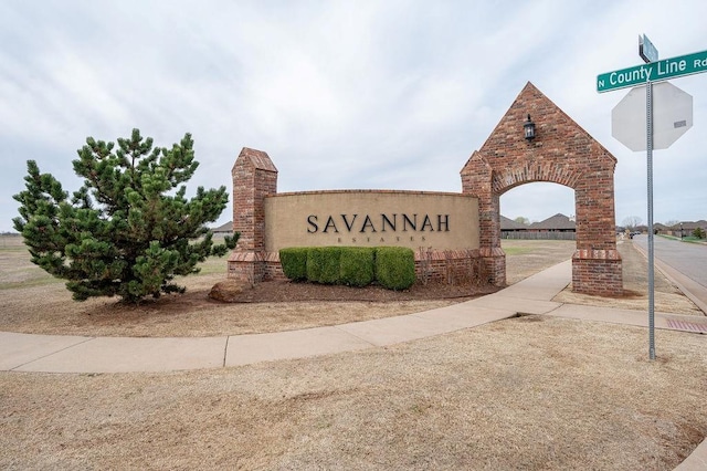 view of community / neighborhood sign