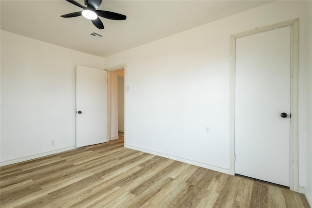 unfurnished room with light hardwood / wood-style floors and ceiling fan