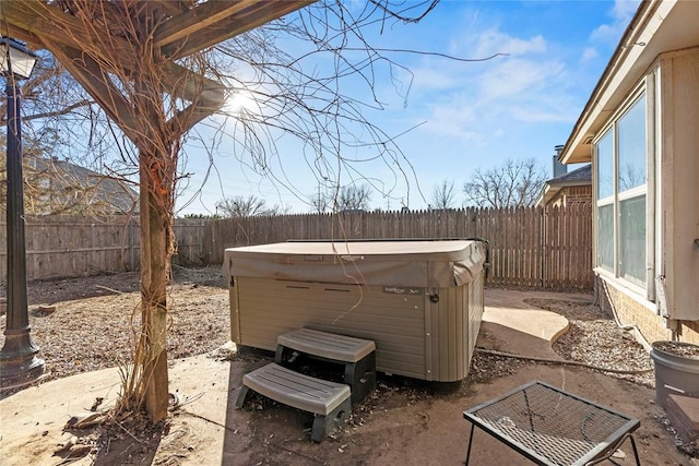 view of yard featuring a hot tub