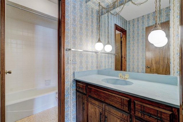 bathroom featuring vanity and tiled shower / bath