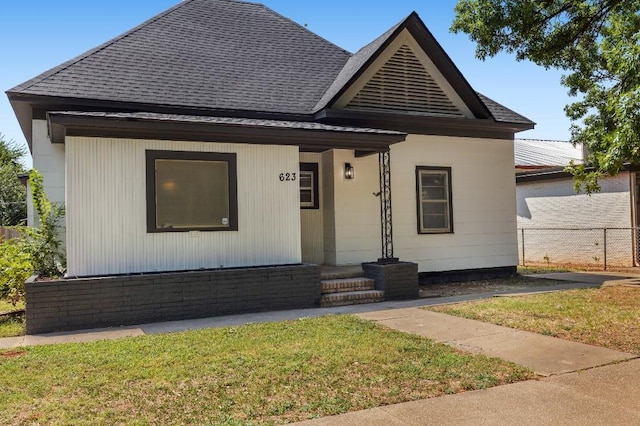 view of front of house with a front yard