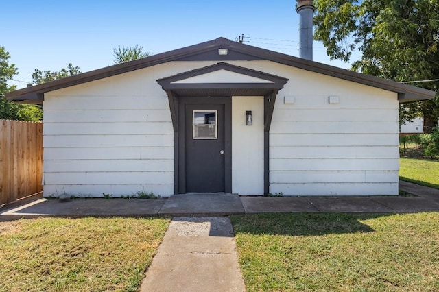 exterior space featuring a lawn