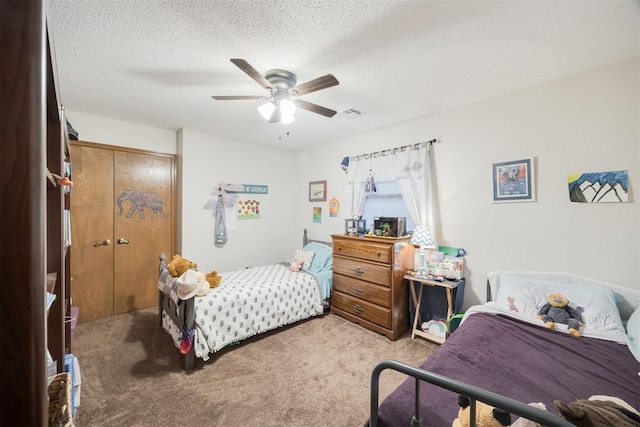 bedroom featuring light carpet, a textured ceiling, a closet, and ceiling fan