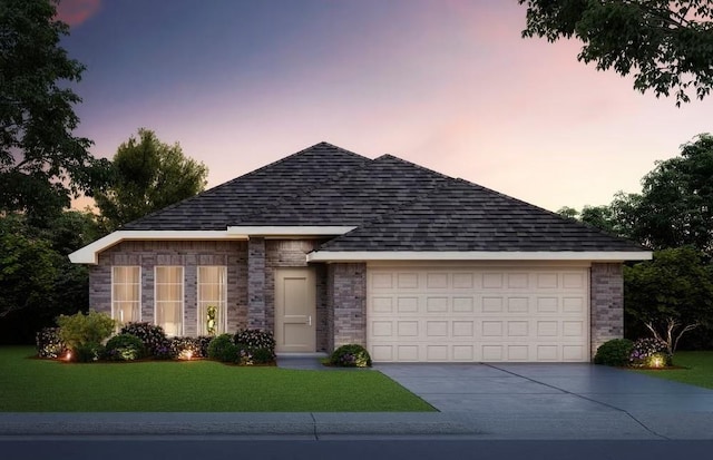 view of front of home featuring a garage, driveway, a front lawn, and roof with shingles