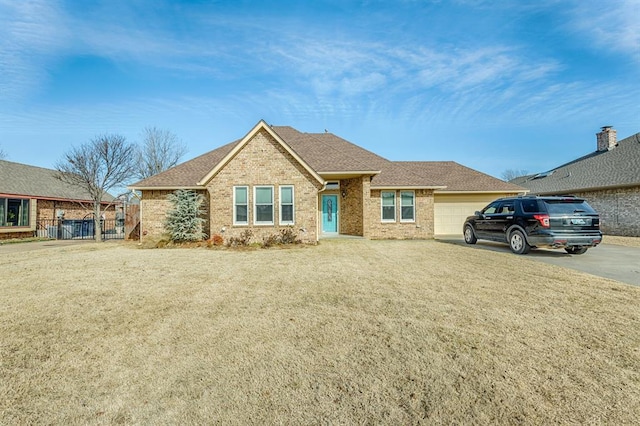 view of front of property featuring a garage and a front yard