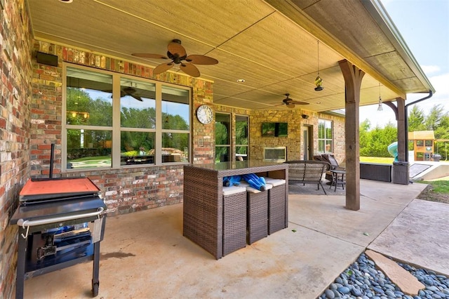 view of patio featuring an outdoor hangout area and a ceiling fan