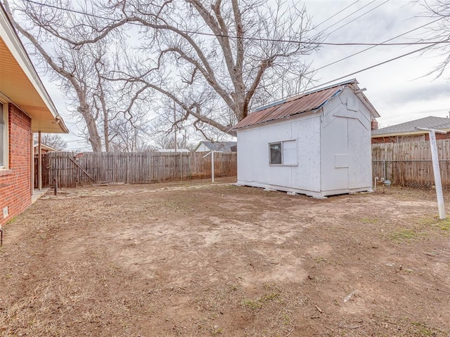 view of yard with a shed