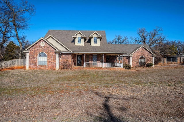 view of front of property featuring a front lawn and a porch