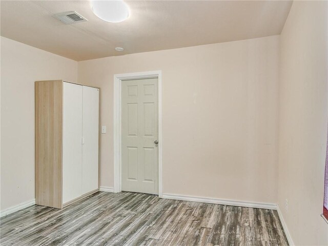 unfurnished room with light hardwood / wood-style floors