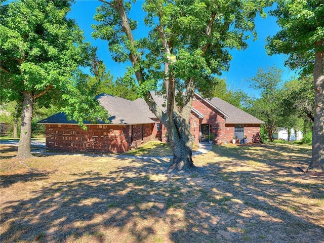 exterior space featuring a front yard