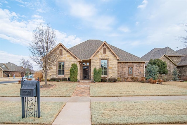 view of front facade with a front yard